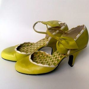 XOXO Lime Green 3” Round-Toe Heels with Strap, US Size 6/EU 36, Used